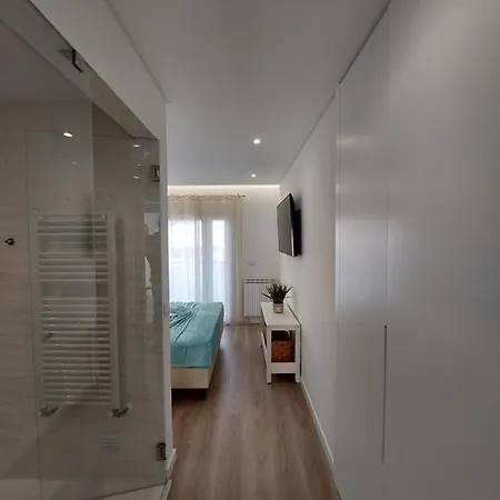 Appartement Life Apartment, New, Elegant And Cozy